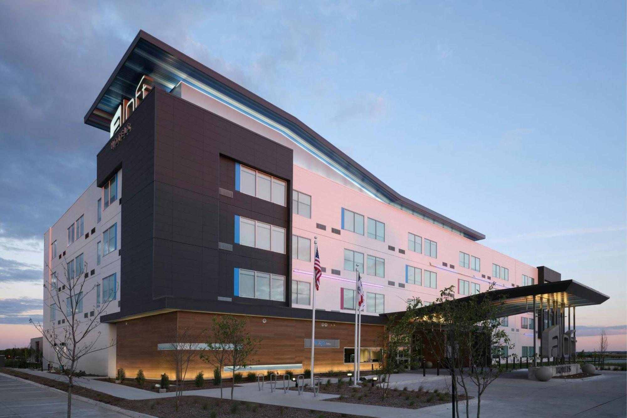 Aloft Waukee Hotell Eksteriør bilde